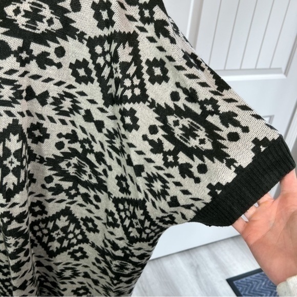 Altar'd State open front cardigan sweater women size S/M Aztec print black white - Picture 4 of 8